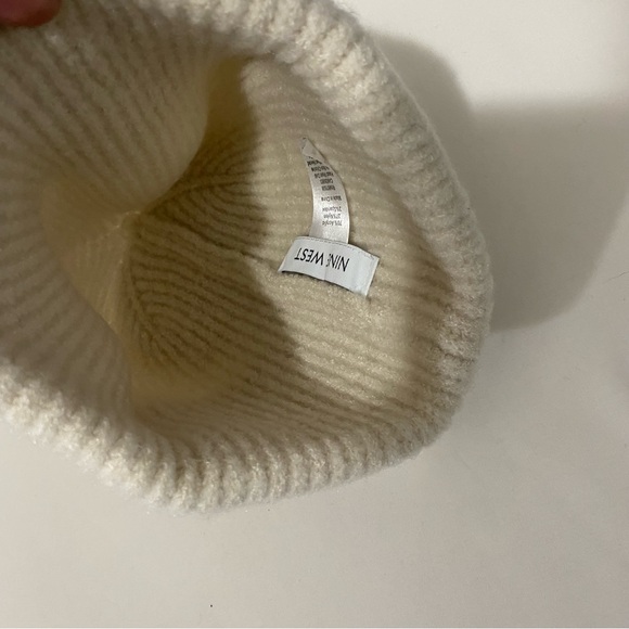 *NWOT* Nine West Ivory Ribbed Snow Cap - Picture 6 of 6